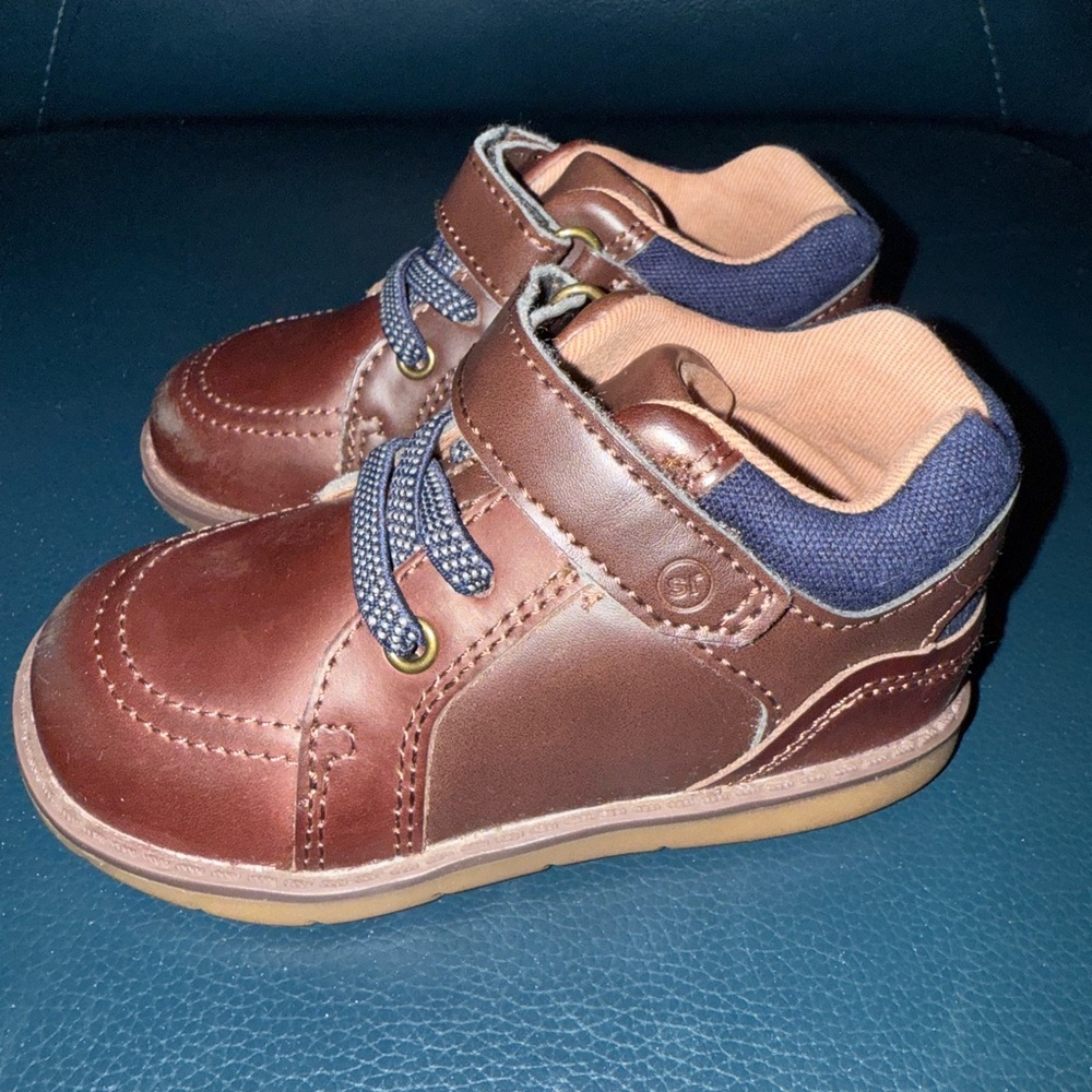 Stride Rite Brown leather walking boots with bungee laces and Velcro straps